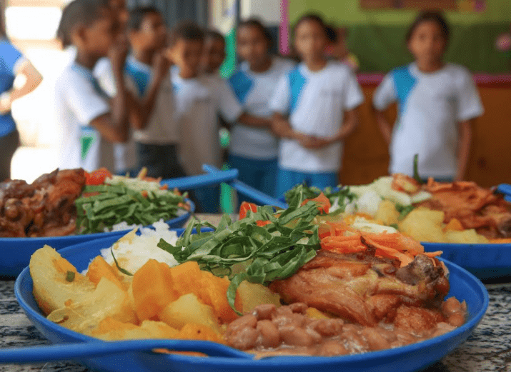 AM inicia cadastro para merenda em Manaus um mês após anunciar suspensão de  aulas | 18 Horas | Rádio Mix Manaus
