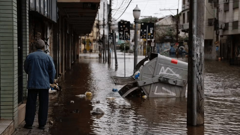 agua-comeca-a-baixar-em-porto-