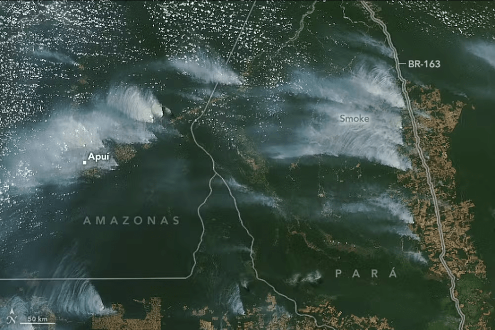 nasa-mostra-colunas-de-fumaca-