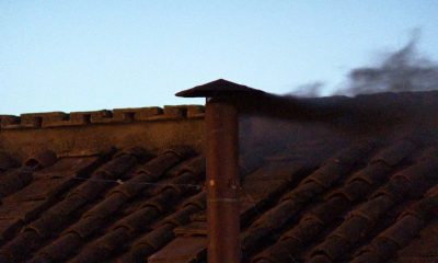 conclave-fumaca-preta-sai-da-c