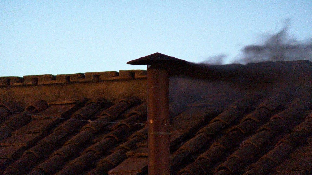 conclave-fumaca-preta-sai-da-c