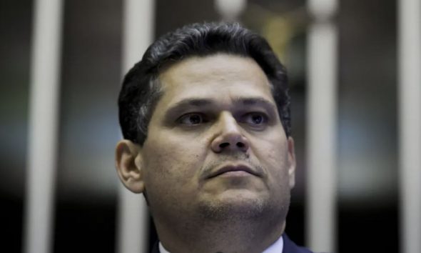 alcolumbre-le-pedido-e-cria-cp