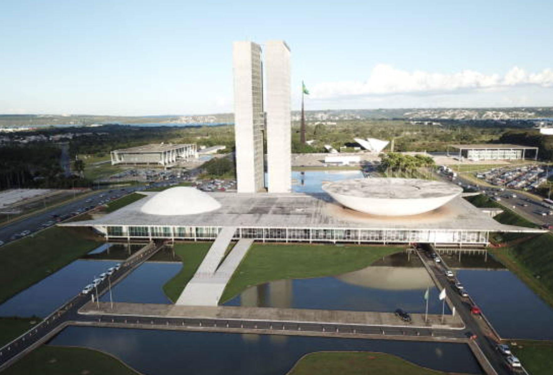 brasileiros-pagam-r-100-mi-em-