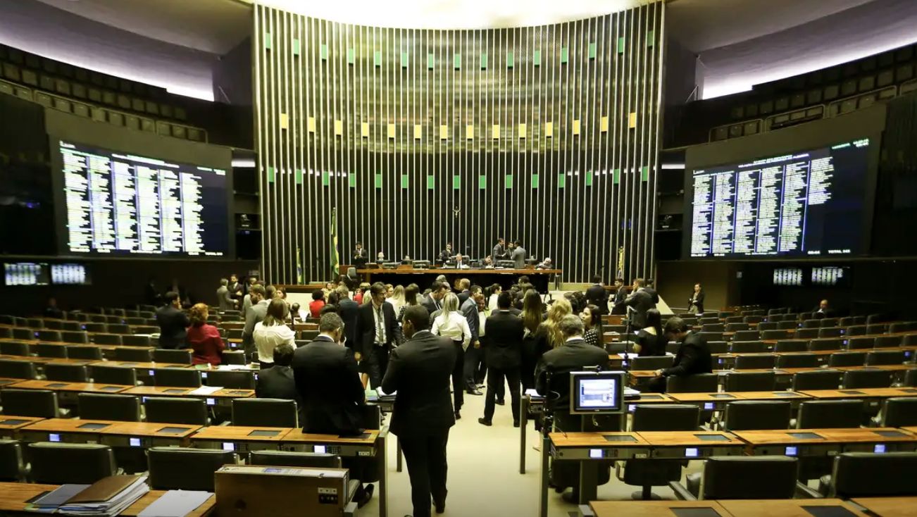 camara-aprova-regime-de-urgenc