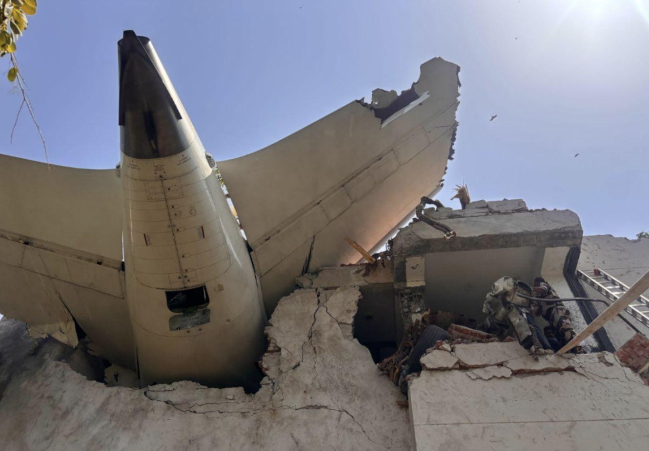 queda-de-aviao-na-india-uma-pe