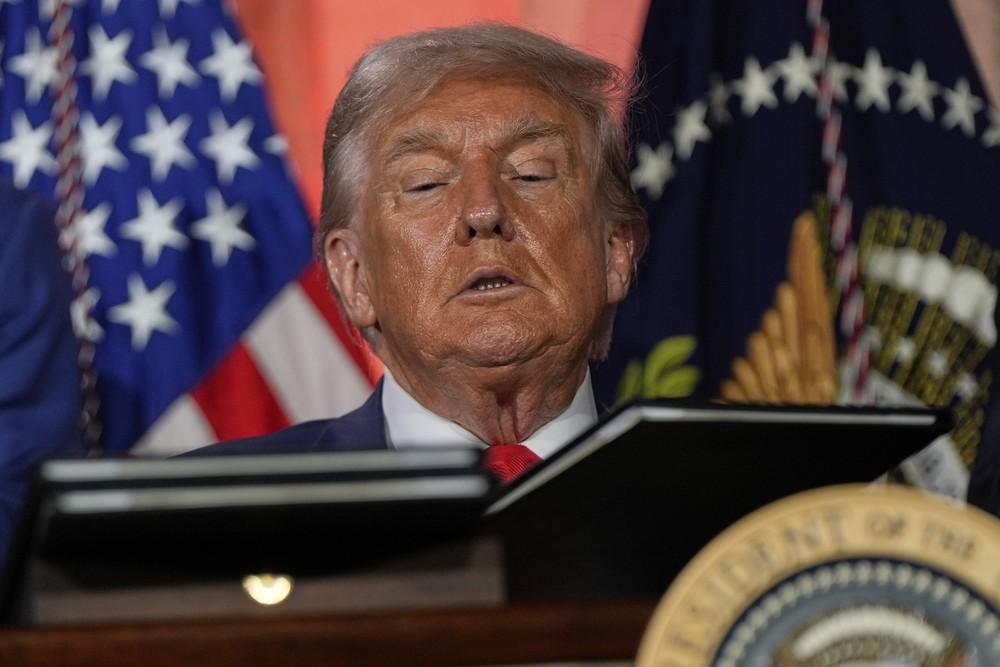aprovacao-de-trump-cai-e-chega