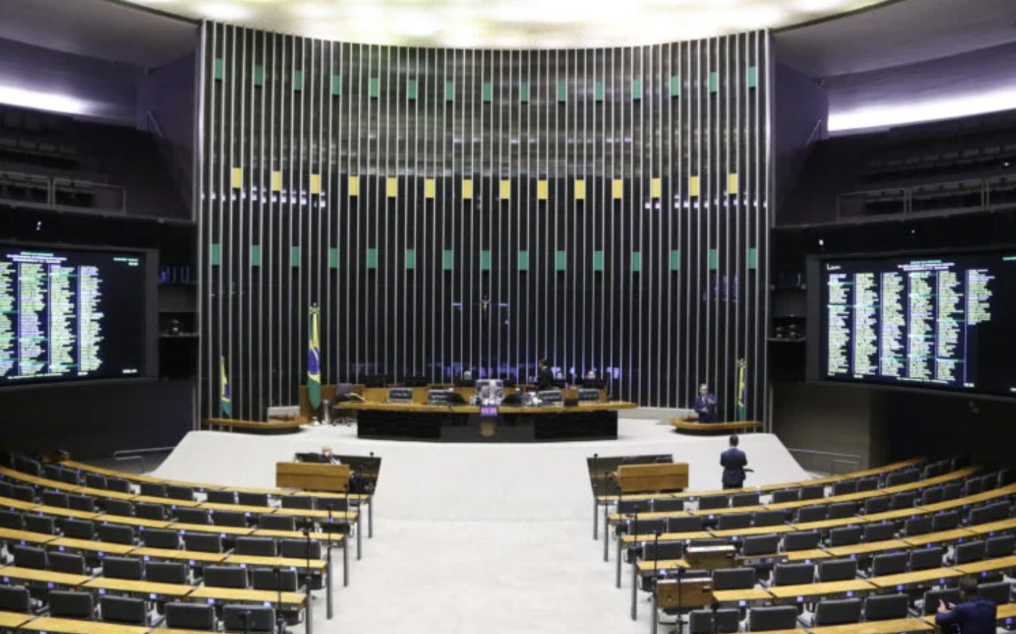camara-dos-deputados-cria-200-