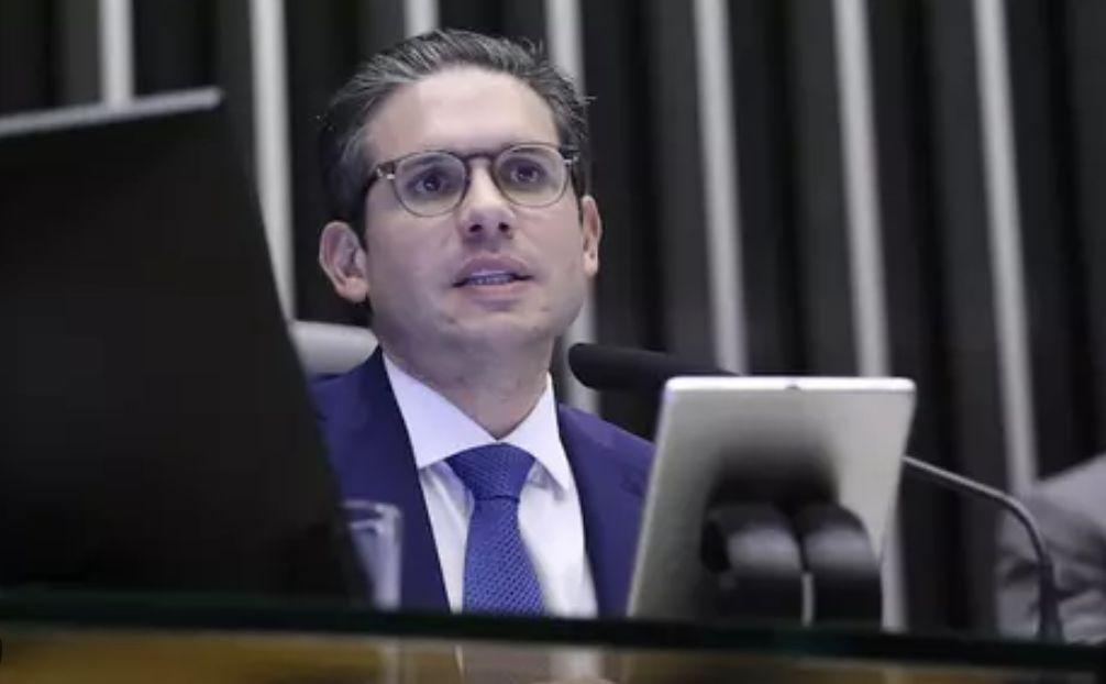 hugo-motta-proibe-reunioes-em-