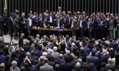 apos-obstrucao-de-plenario-por