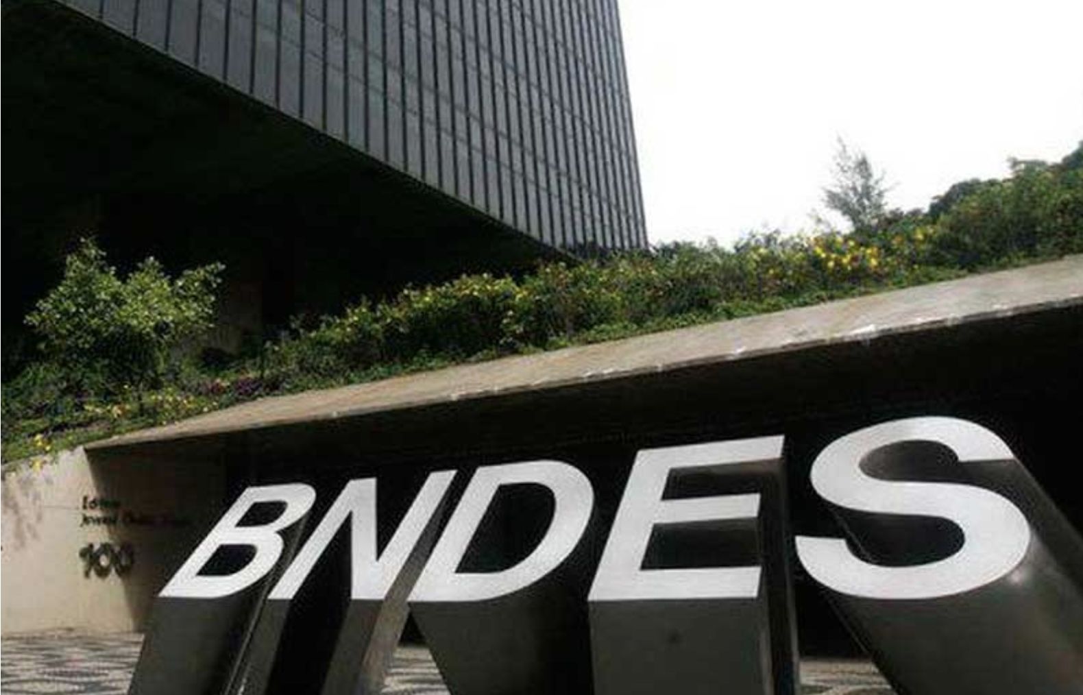 bndes-diz-que-vai-captar-us-75