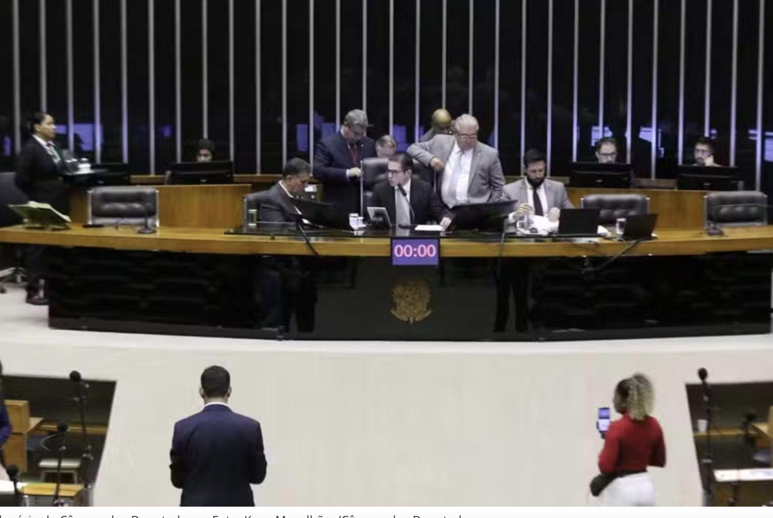 camara-aprova-urgencia-para-pr
