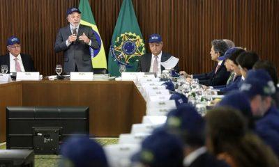 em-reuniao-ministerial-lula-re