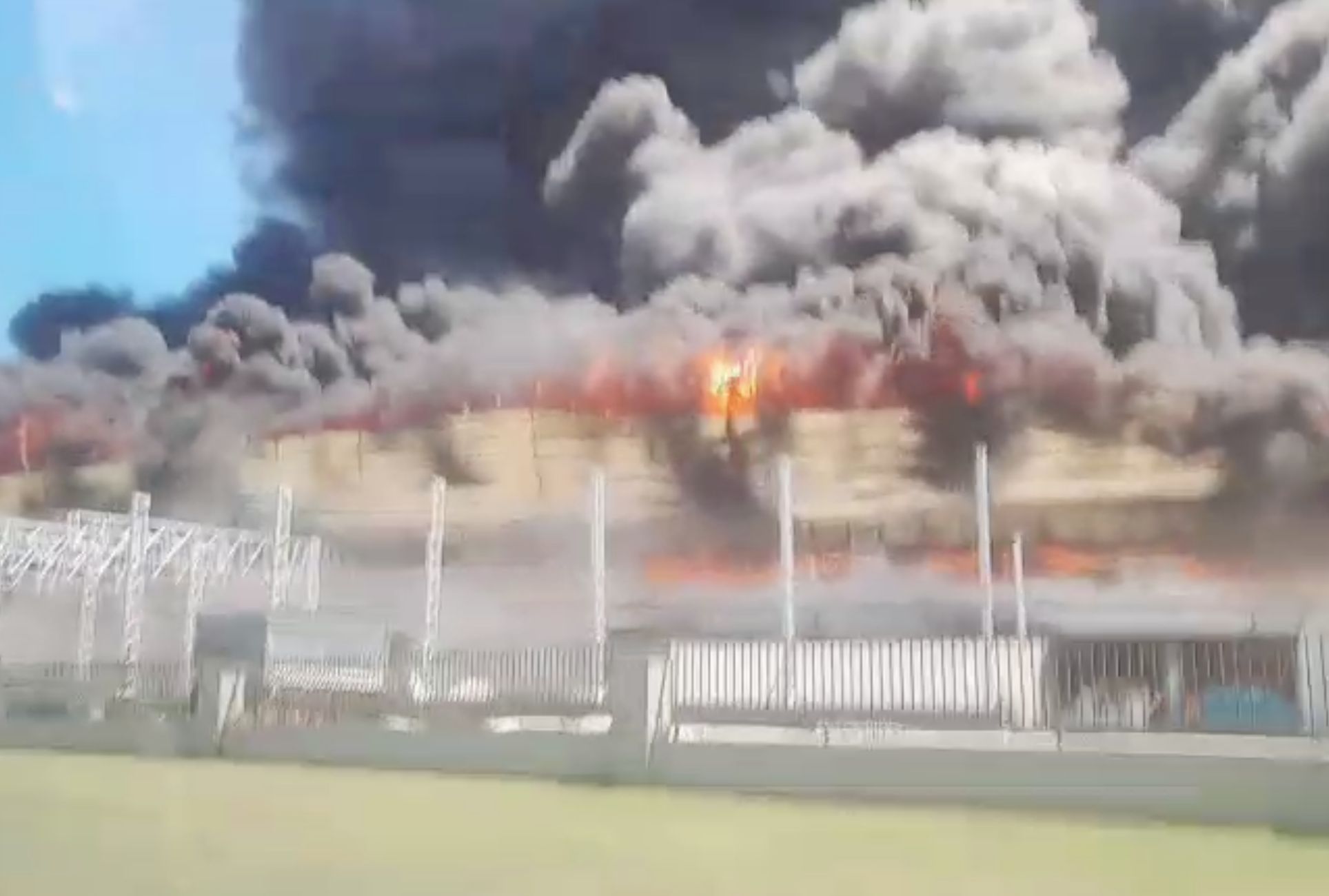 incendio-consome-fabrica-de-mo