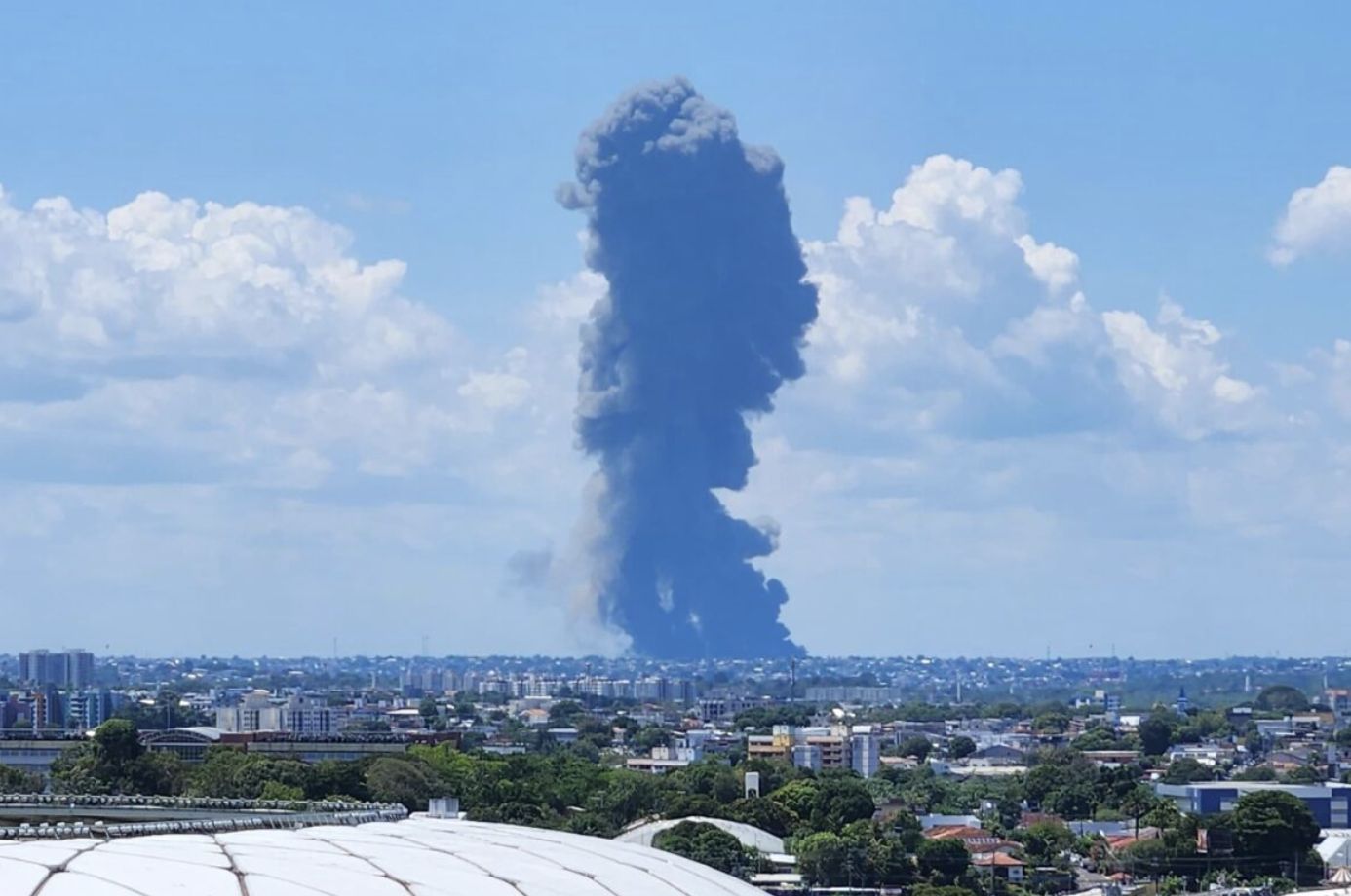 incendio-consome-fabrica-de-mo