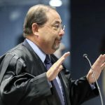 defesa-nega-golpe-critica-dela