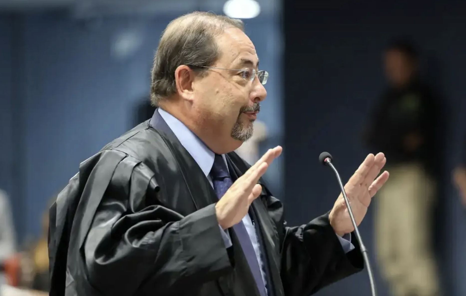 defesa-nega-golpe-critica-dela