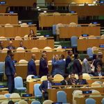 em-protesto-delegacoes-deixam-