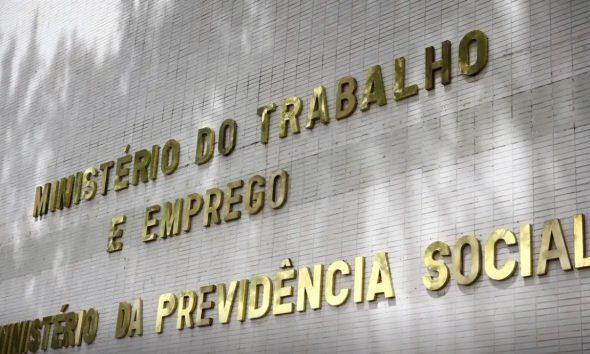governo-notifica-patroes-a-par