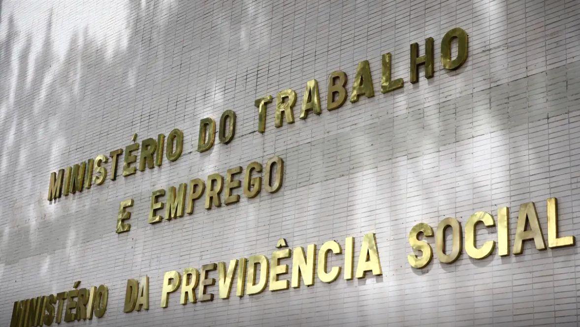 governo-notifica-patroes-a-par