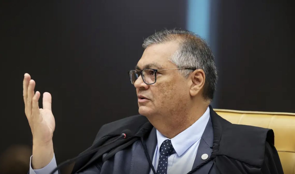 ministro-flavio-dino-suspende-