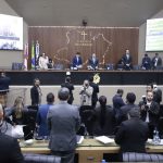 assembleia-do-amazonas-reduz-a