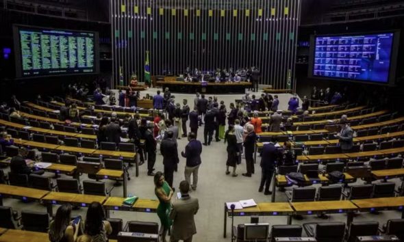 camara-aprova-proposta-que-aut