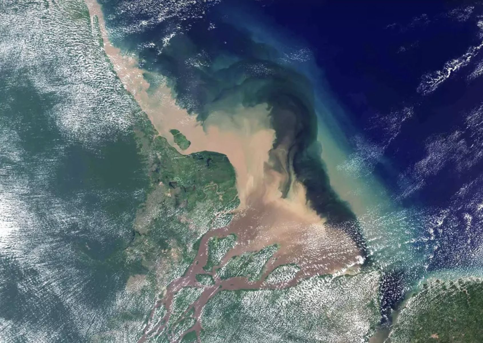 derrame-de-petroleo-na-margem-