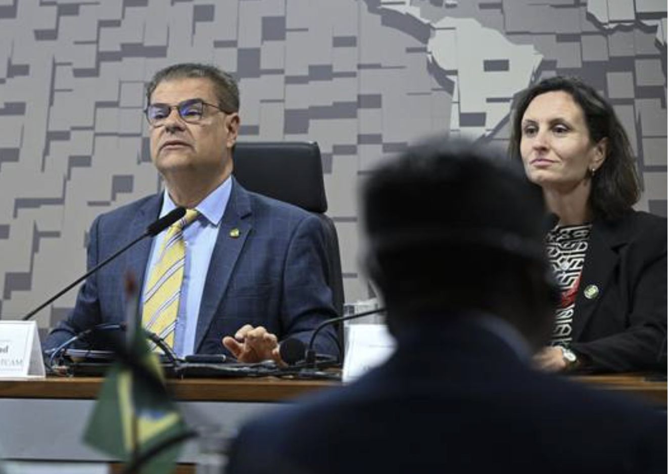 parlamento-de-oito-paises-da-a