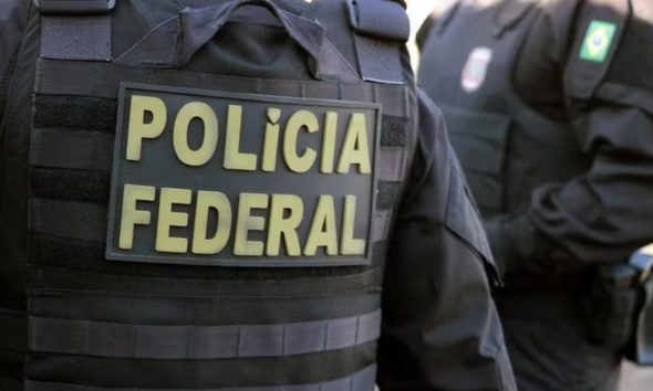 pf-prende-duas-pessoas-em-oper