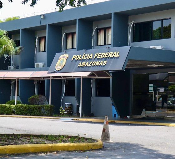 pf-prende-homem-por-exercicio-