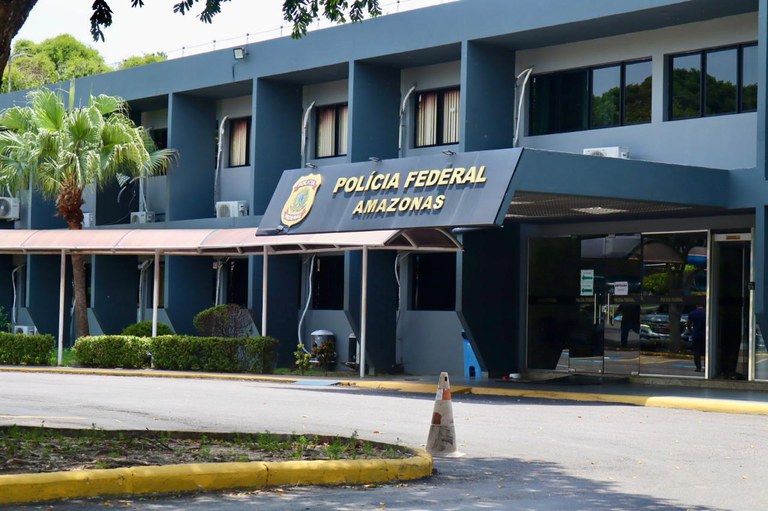 pf-prende-homem-por-exercicio-