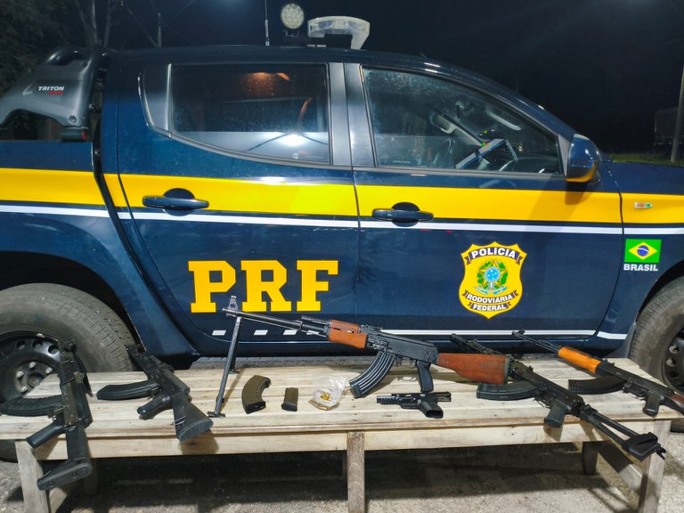 prf-apreende-cinco-fuzis-russo