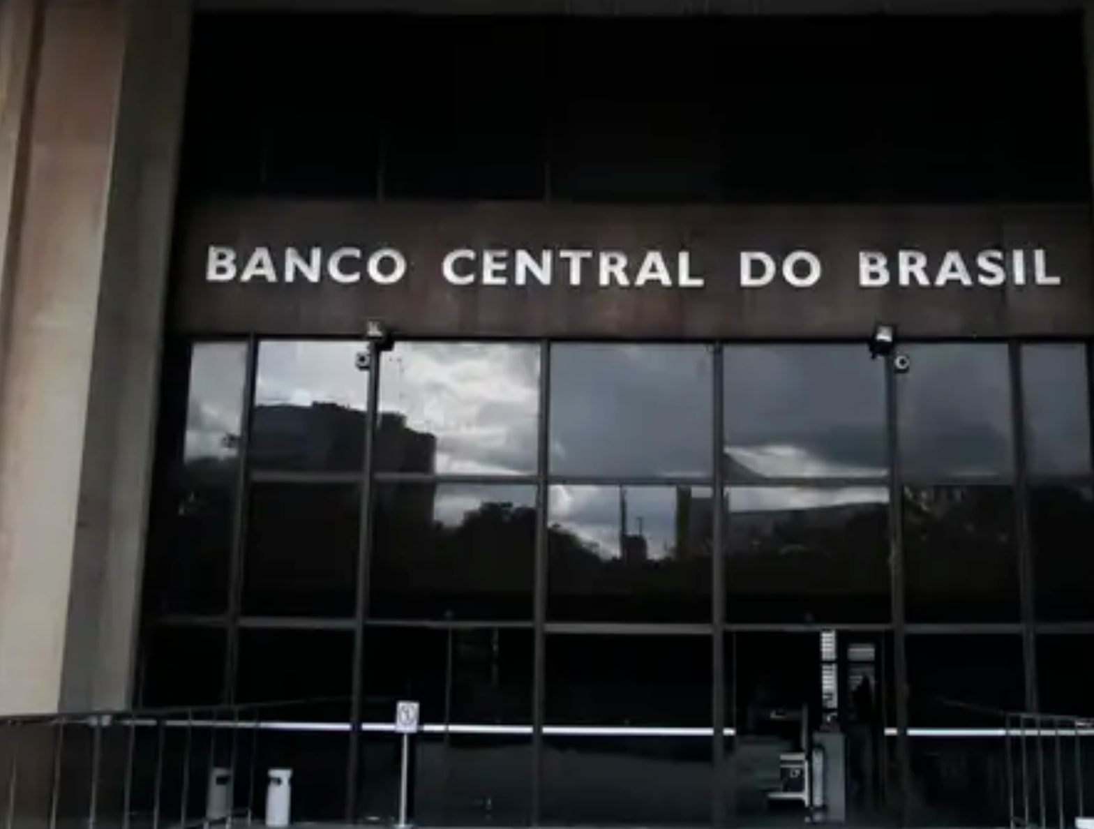 banco-central-mantem-juros-bas