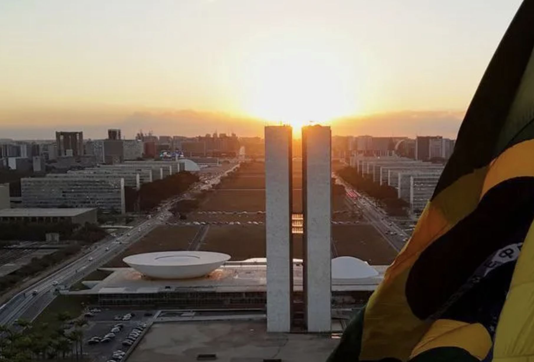 brasil-lidera-em-supersalarios