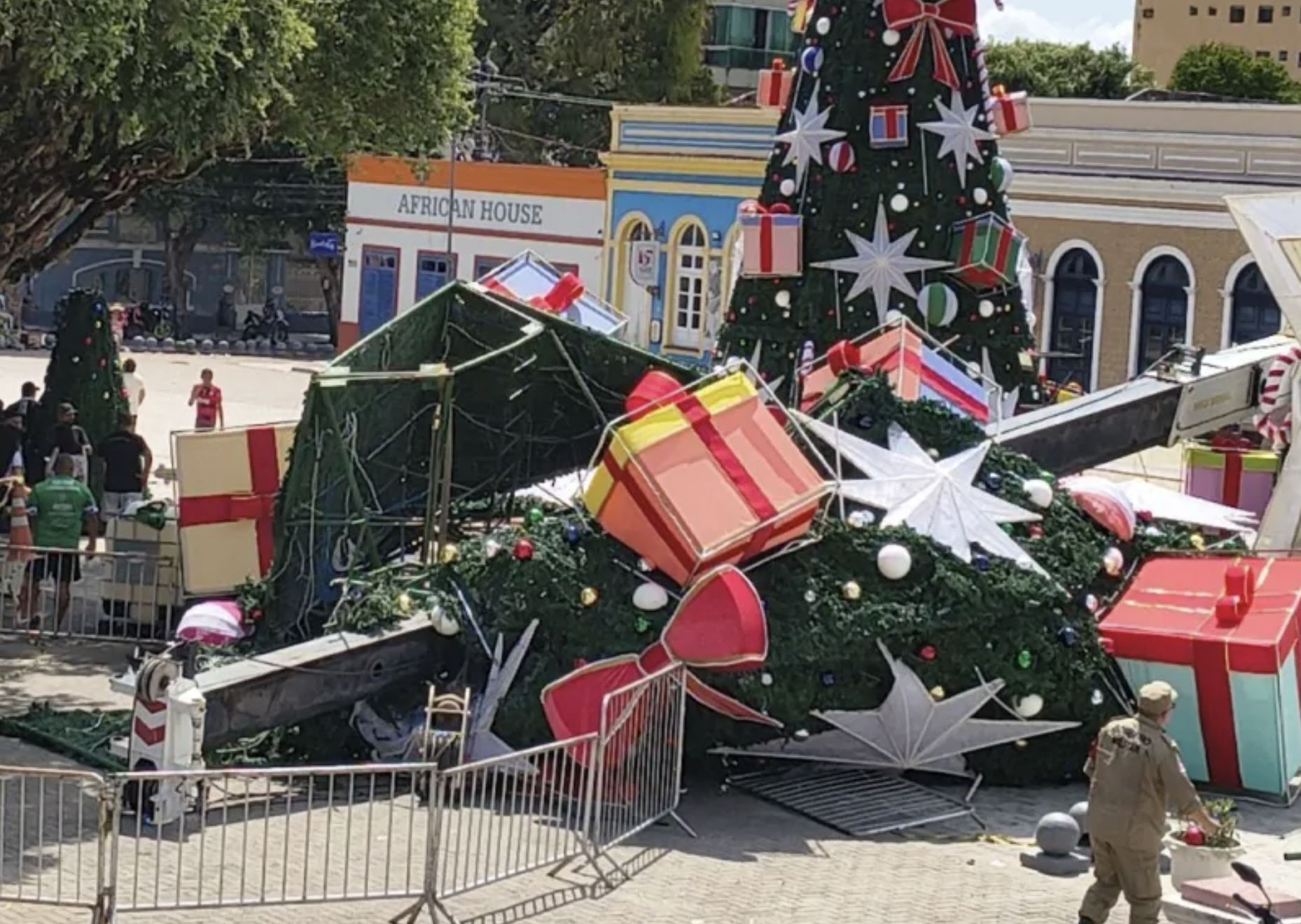 guindaste-tomba-em-montagem-de