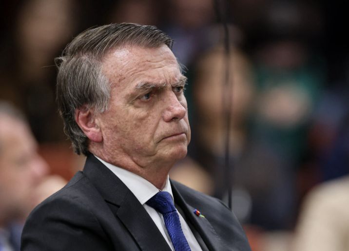 pl-suspende-salario-de-jair-bo