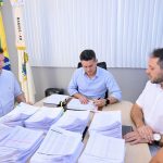 prefeito-de-manaus-assina-prog