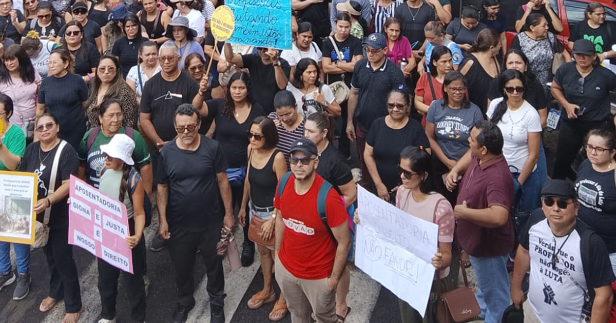 professores-encerram-greve-apo