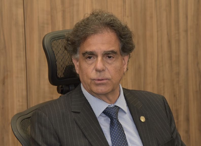 salario-de-juizes-esta-fora-do