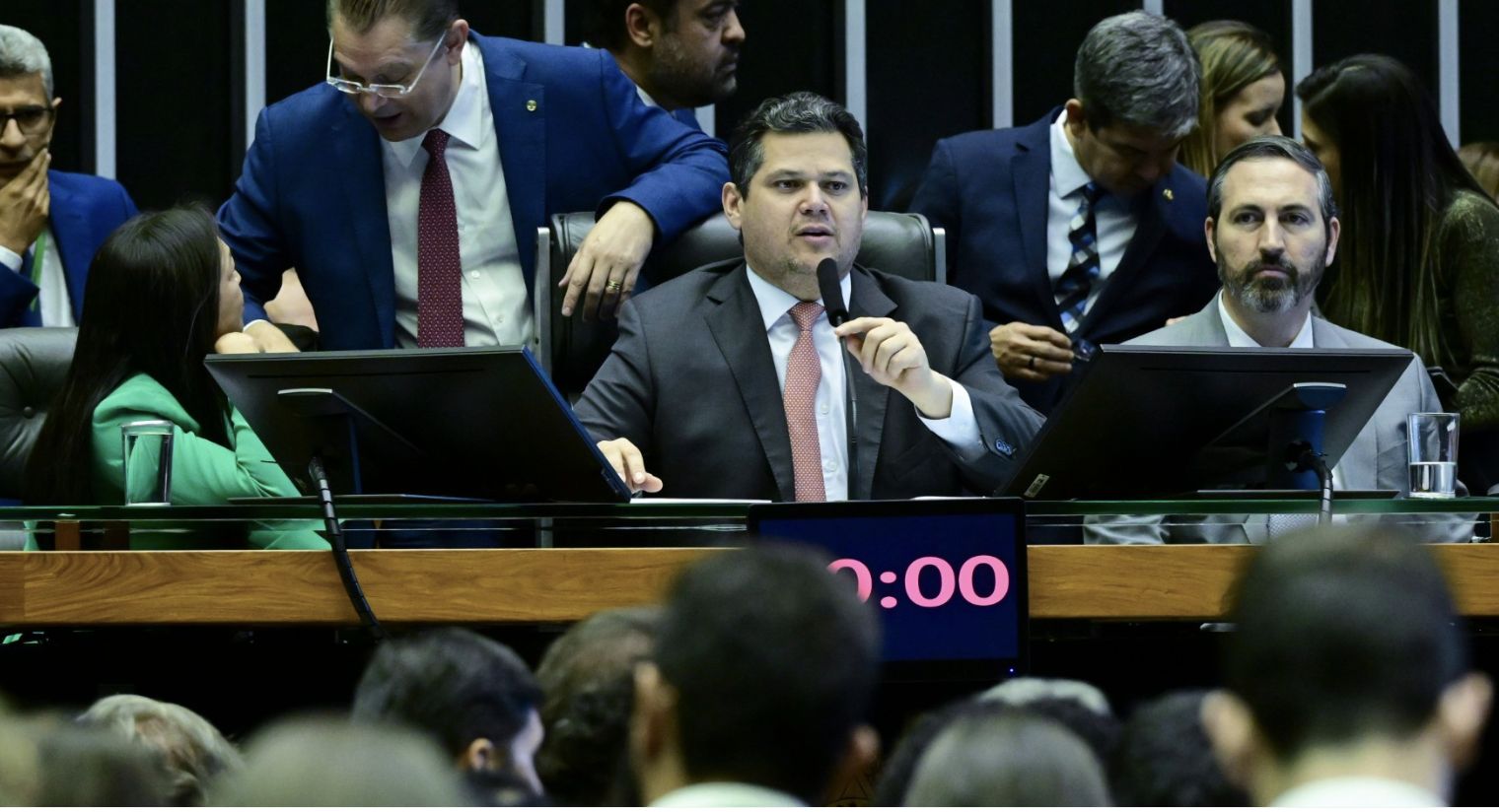 senado-derruba-vetos-e-impoe-d