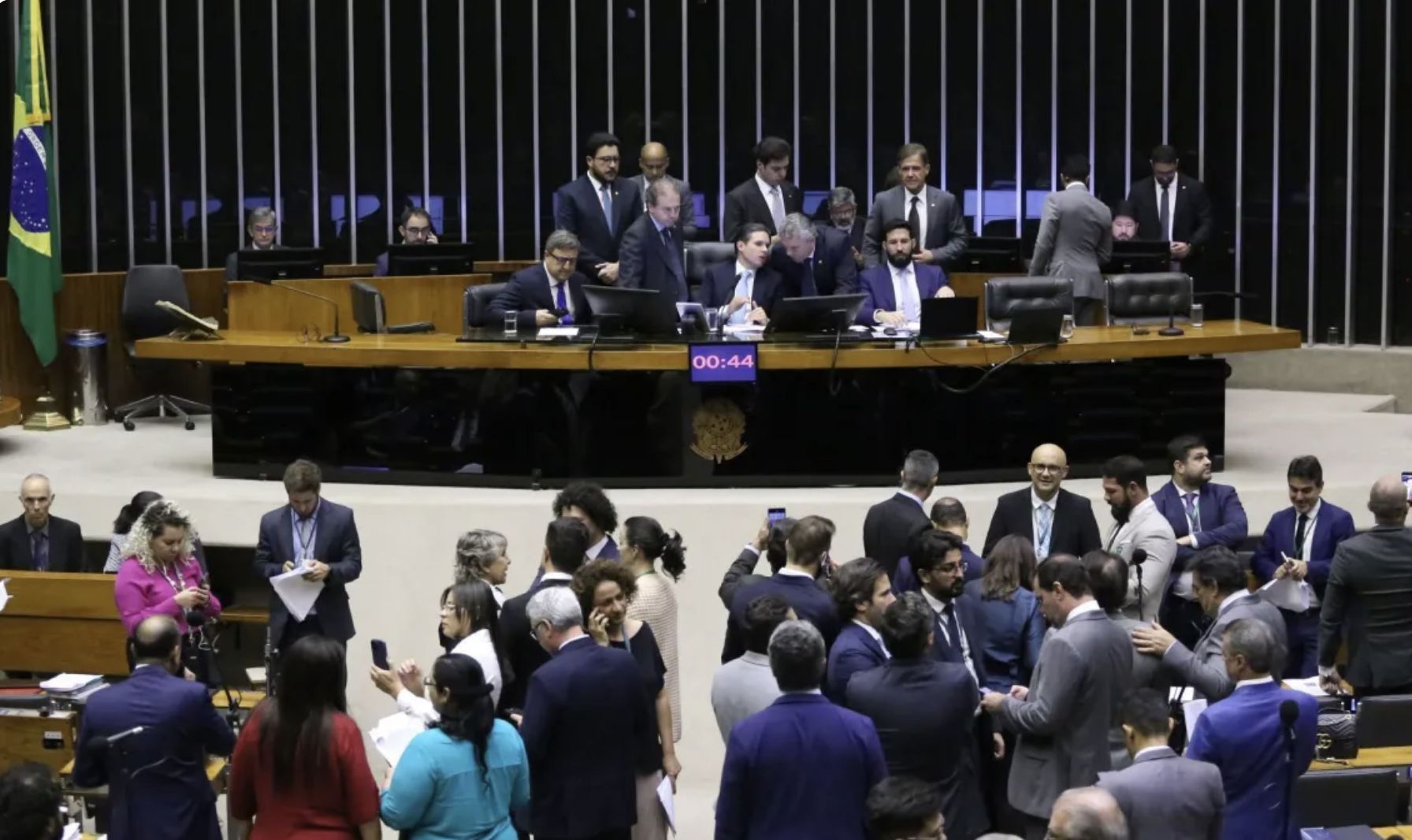 camara-aprova-corte-de-benefic