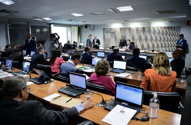 ccj-do-senado-aprova-pec-do-fi