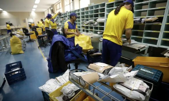 correios-preveem-15-mil-demiss