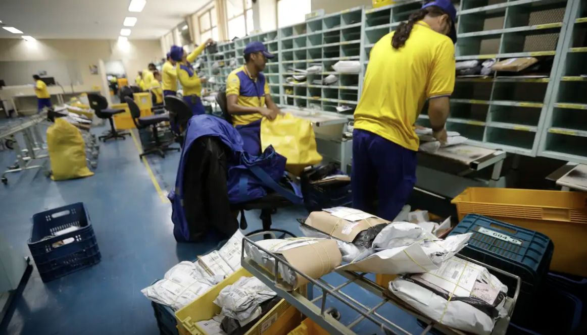 correios-preveem-15-mil-demiss