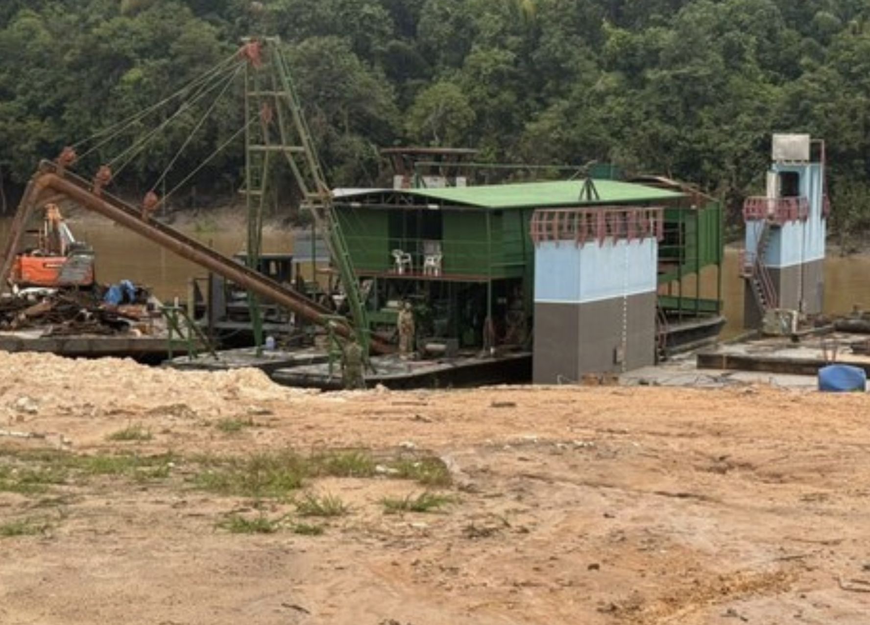 estaleiros-clandestinos-polici