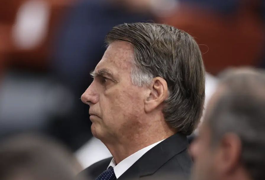 juiz-suspende-beneficios-de-ex