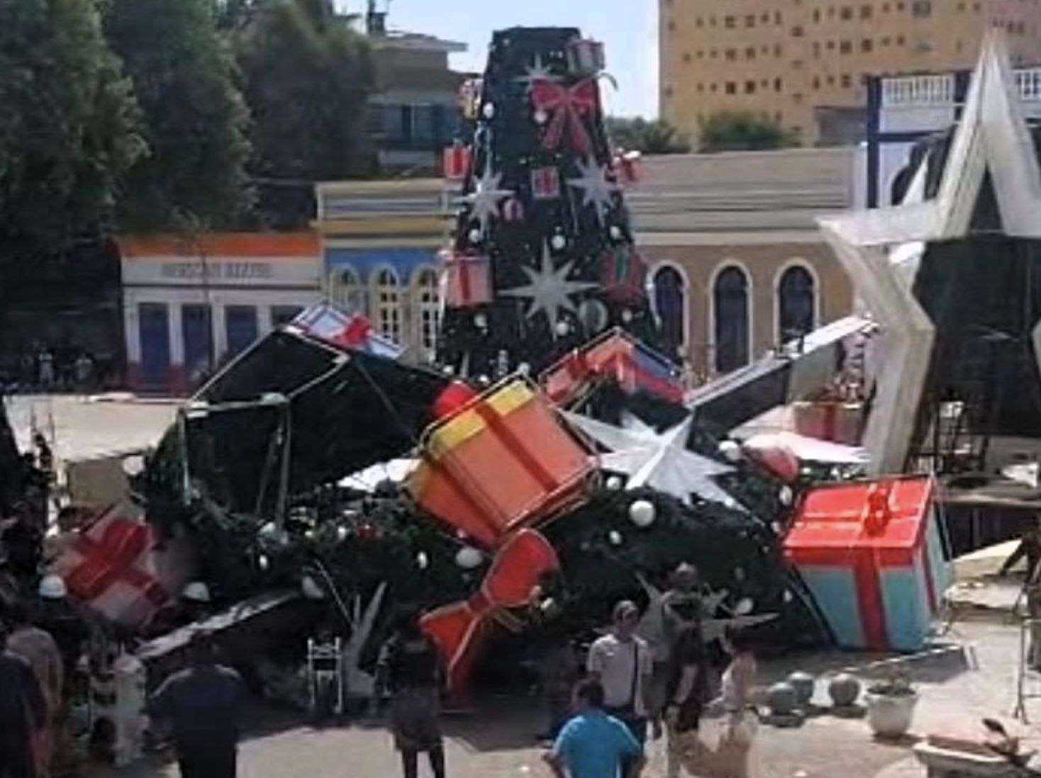 montagem-de-arvore-de-natal-no