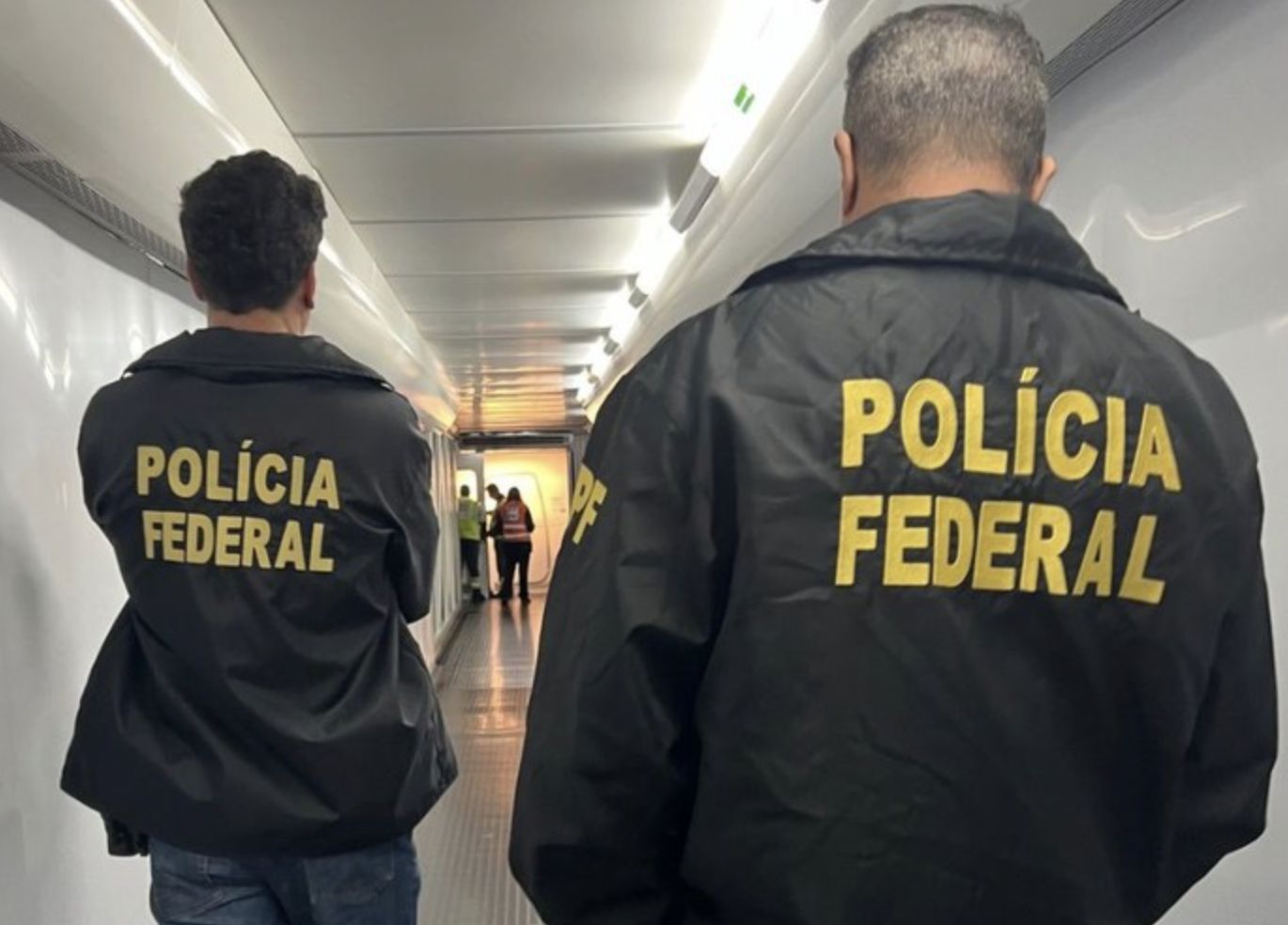 pf-prende-estrangeiros-por-tra