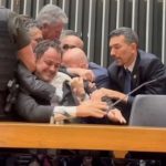 policia-retira-a-forca-glauber