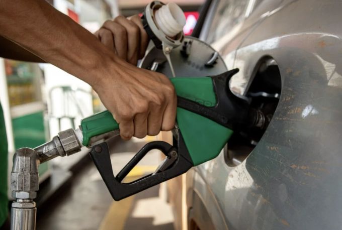 preco-da-gasolina-cai-em-21-es